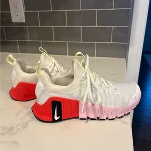 Nike free metcon 6 women’s size 6 - white/pink/red training shoes